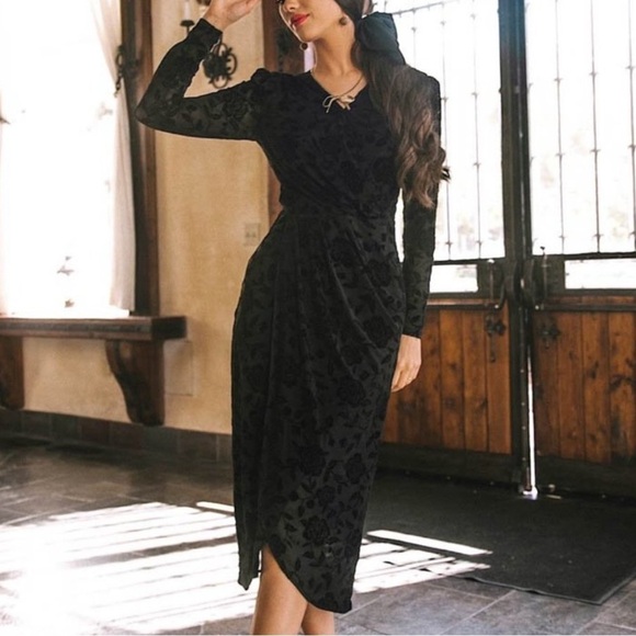 IVY CITY CO. Amaya Burnout Velvet Floral Long Sleeve Midi Dress - Picture 1 of 12